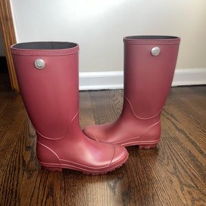 Burgundy tall Ugg rain boots in size 8.